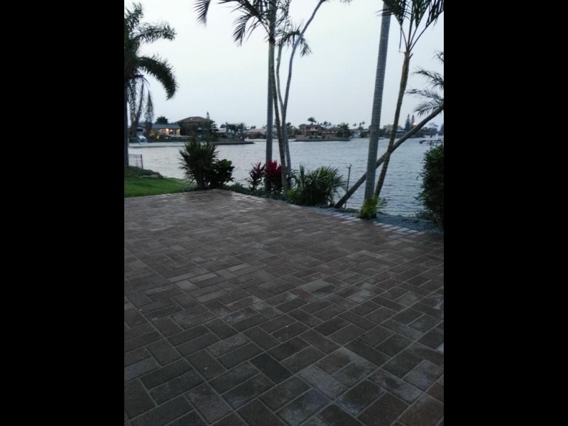 21 Kurrawa Avenue, Mermaid Waters QLD 4218