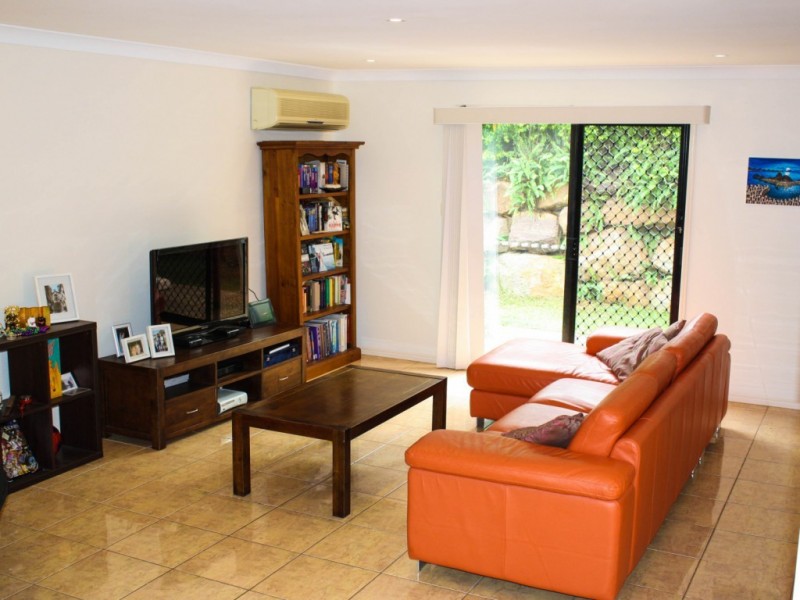 1/4 Jayden Place, Molendinar QLD 4214