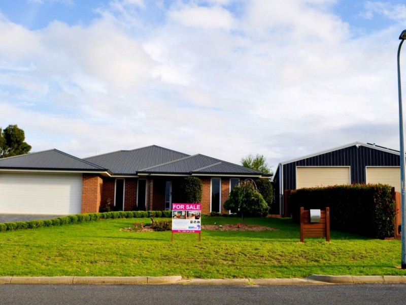 8 Midway Avenue, Newlands Arm VIC 3875