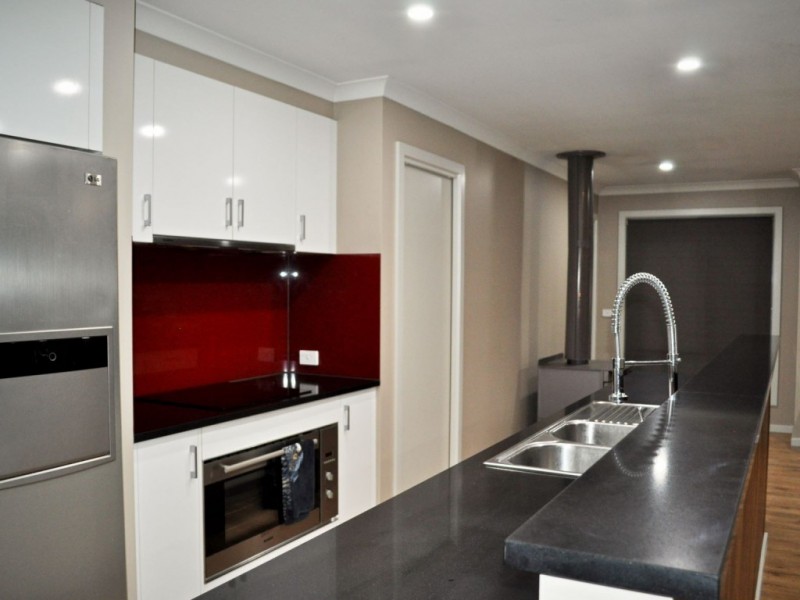 8 Midway Avenue, Newlands Arm VIC 3875