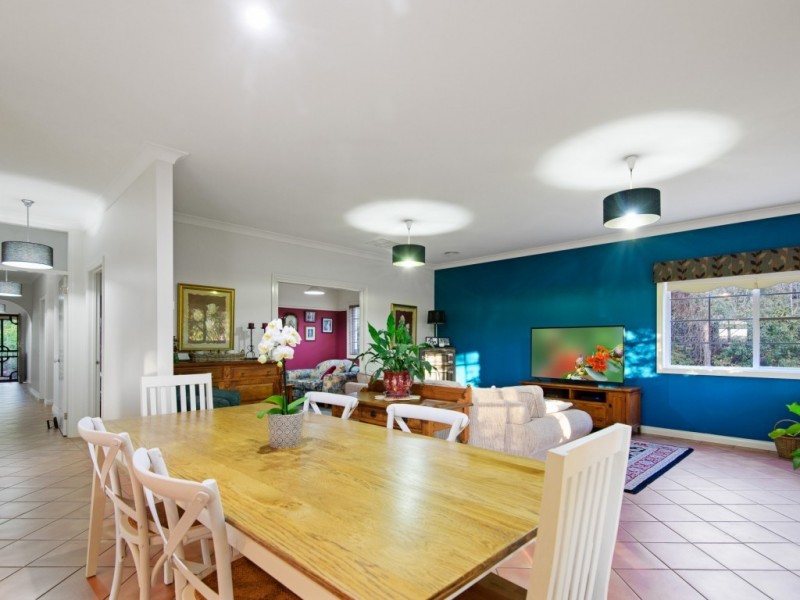 17 Pioneer Drive, Maiden Gully VIC 3551