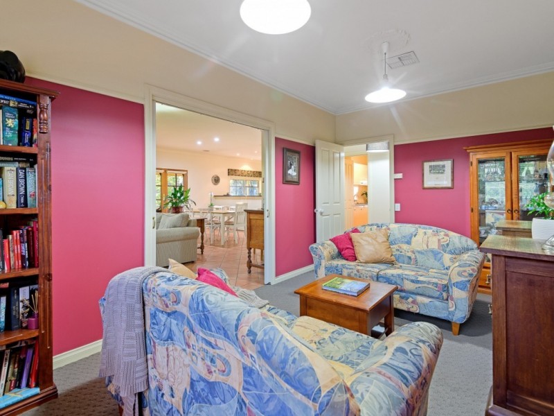 17 Pioneer Drive, Maiden Gully VIC 3551