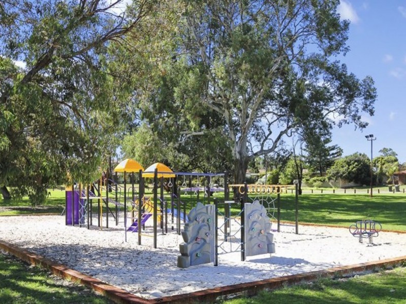 5a Lenham Way, Marangaroo WA 6064