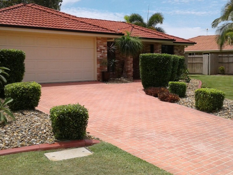 17 Weeroona Avenue, Beachmere QLD 4510