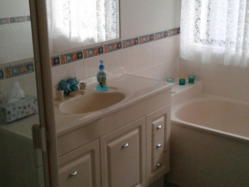 17 Weeroona Avenue, Beachmere QLD 4510