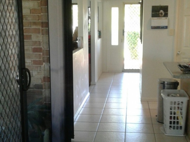 17 Weeroona Avenue, Beachmere QLD 4510