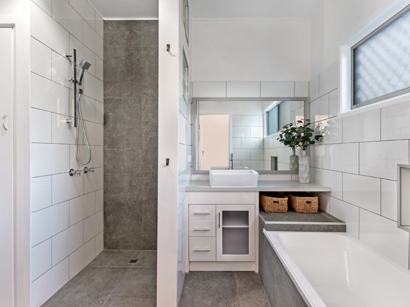 18 Yacht St, Clontarf QLD 4019