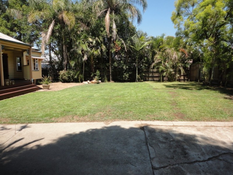 8 Connors Street, Graceville QLD 4075