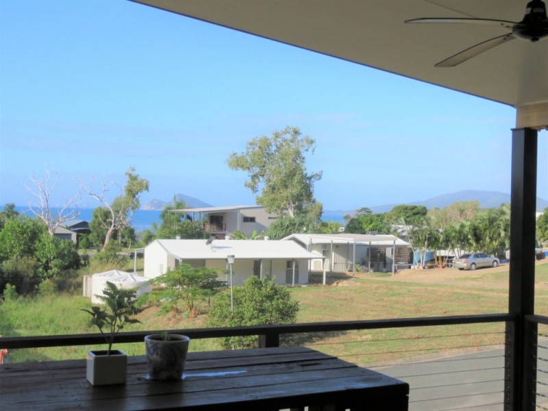 6 Roseric Crescent, Hideaway Bay QLD 4800