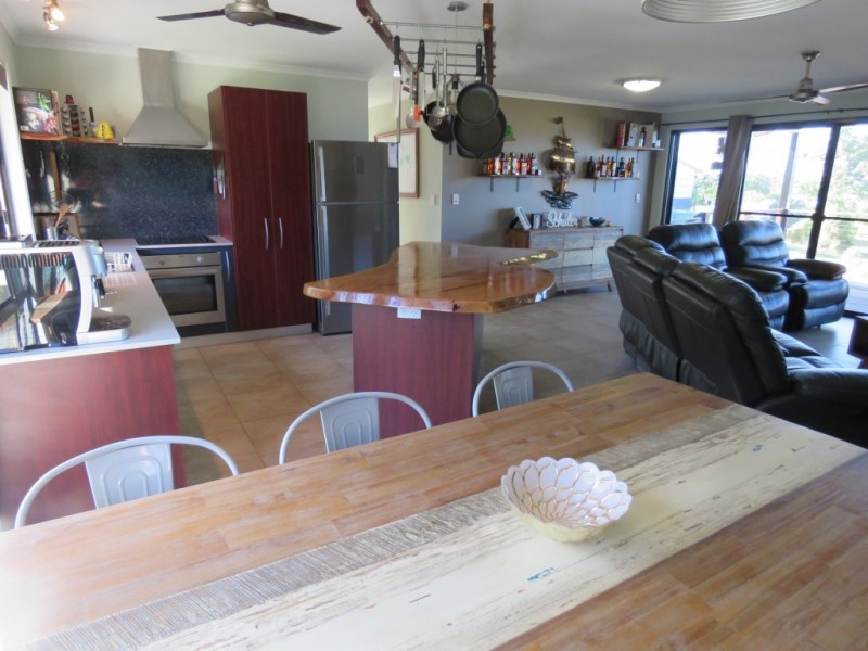 6 Roseric Crescent, Hideaway Bay QLD 4800