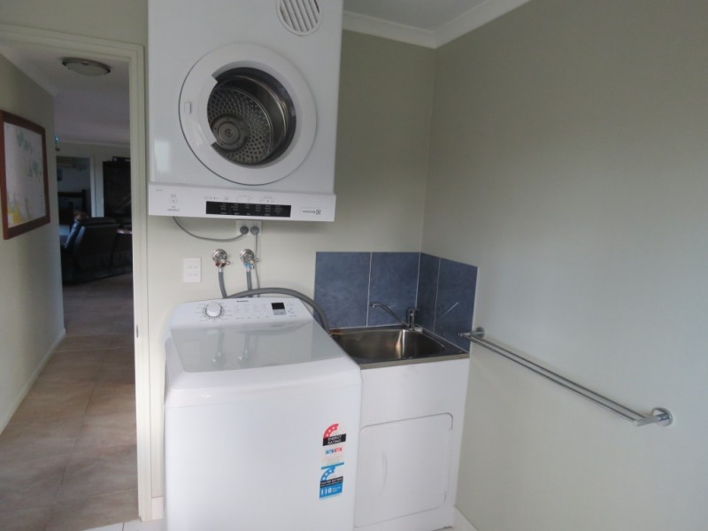 6 Roseric Crescent, Hideaway Bay QLD 4800