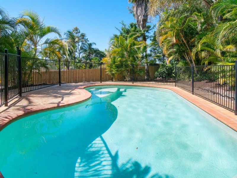 8 Robe Court, Helensvale QLD 4212