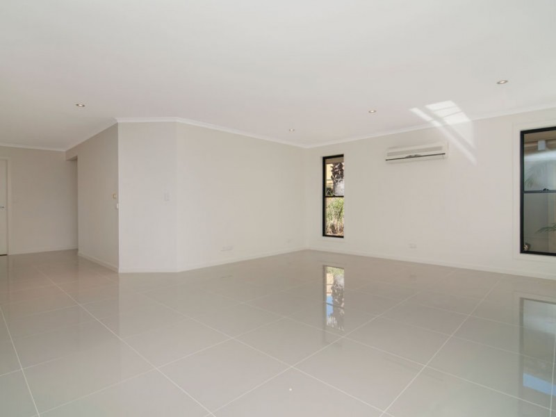 8 Robe Court, Helensvale QLD 4212