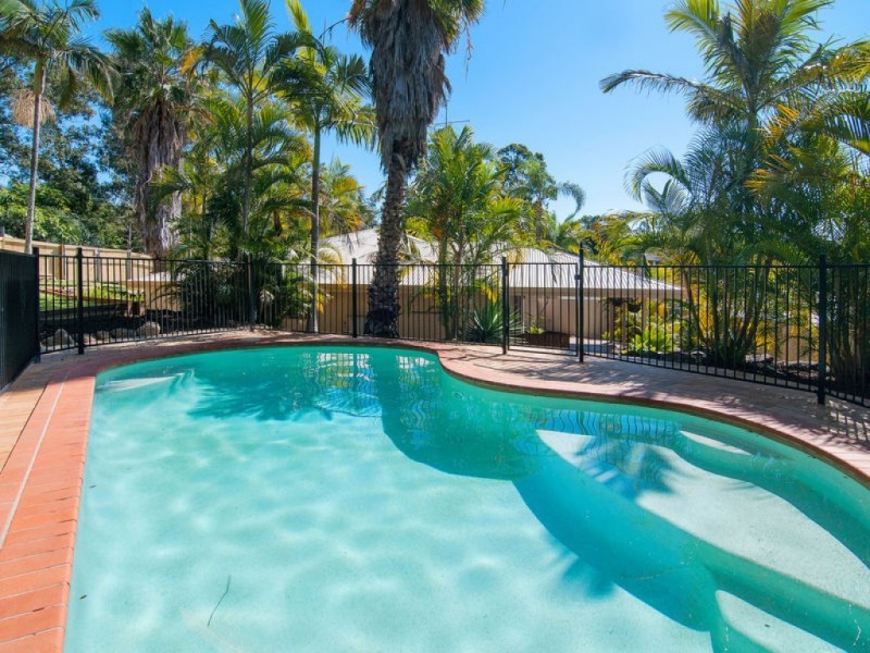 8 Robe Court, Helensvale QLD 4212