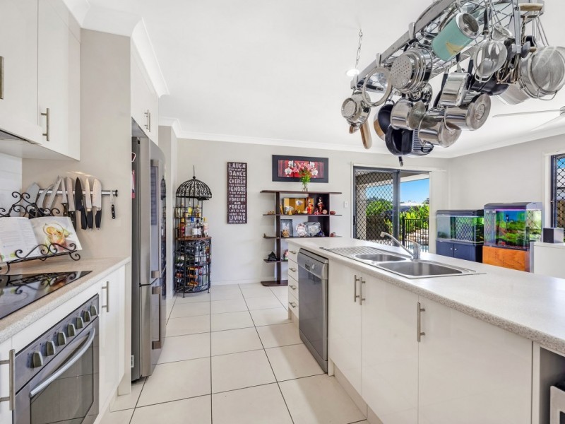 11 Carmen Court, Oxenford QLD 4210