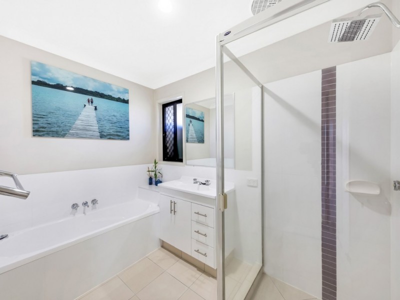 11 Carmen Court, Oxenford QLD 4210