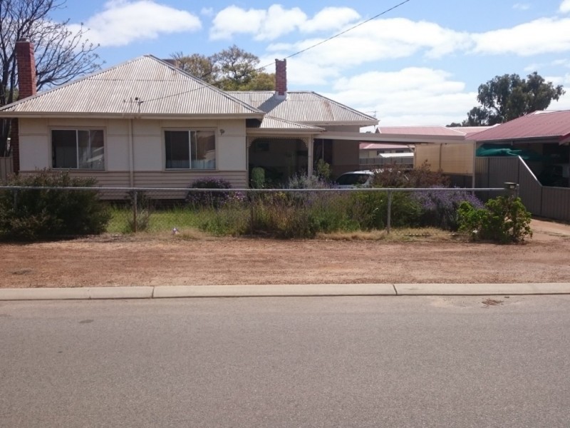 82 Endersbee Street, Merredin WA 6415