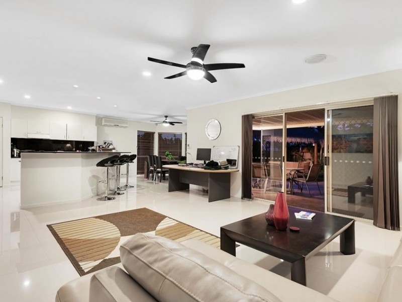 4 Bernard Court, Arundel QLD 4214