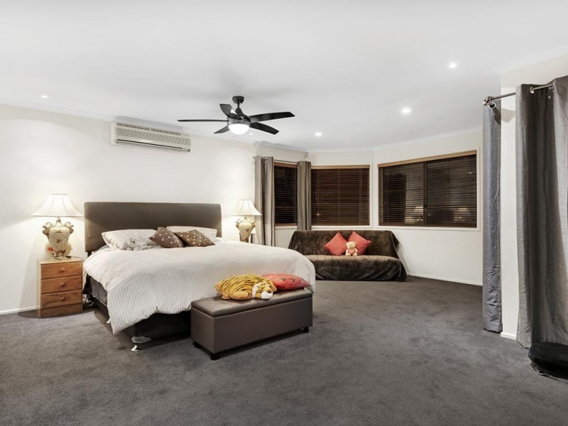 4 Bernard Court, Arundel QLD 4214