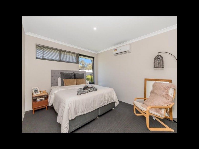 8 Tooma Close, Lakelands WA 6180