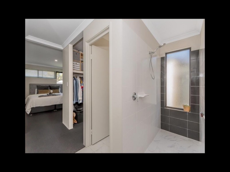 8 Tooma Close, Lakelands WA 6180