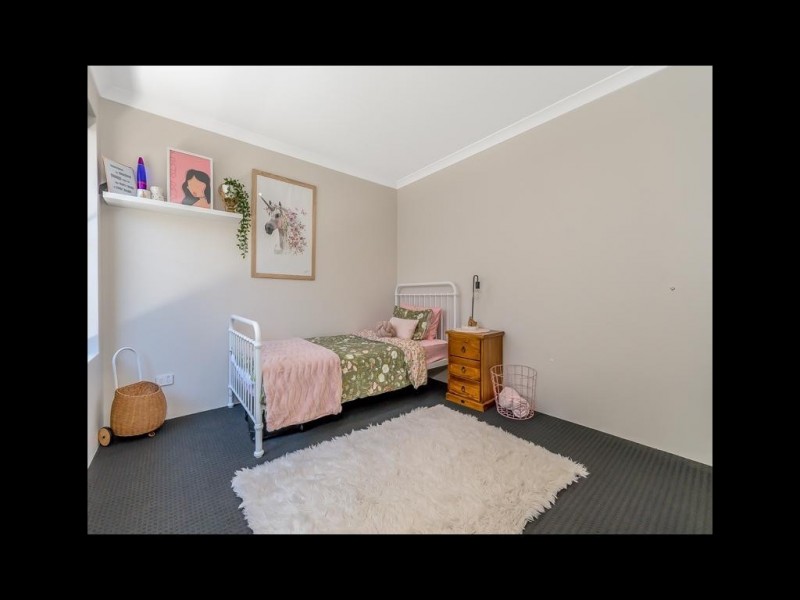 8 Tooma Close, Lakelands WA 6180