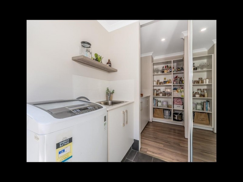 8 Tooma Close, Lakelands WA 6180