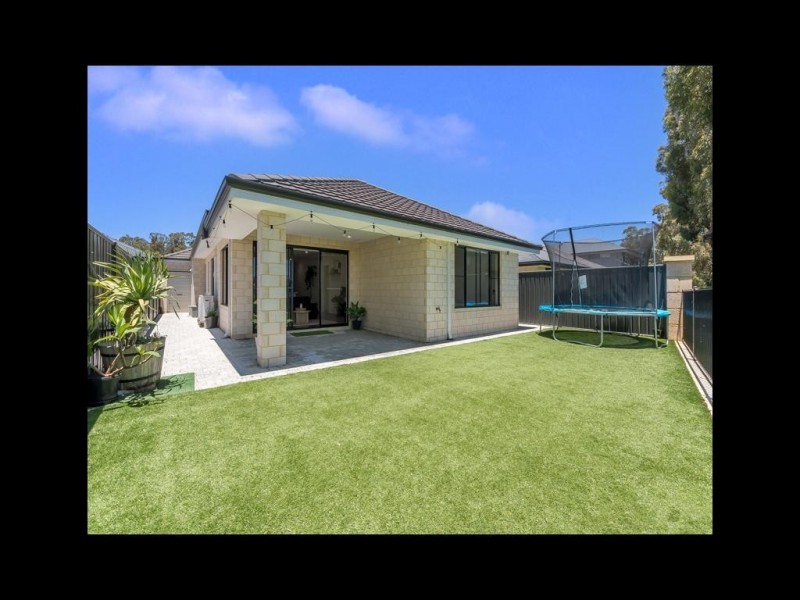 8 Tooma Close, Lakelands WA 6180