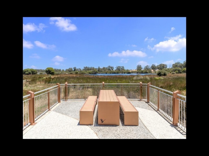 8 Tooma Close, Lakelands WA 6180