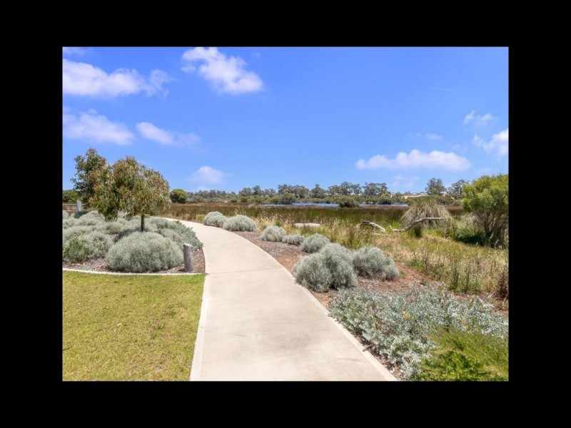 8 Tooma Close, Lakelands WA 6180
