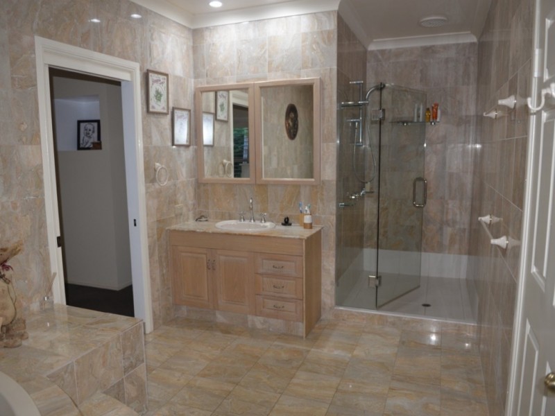 18A Uplands Drive, Parkwood QLD 4214