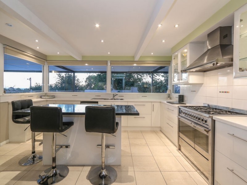 17 Judith Road, Wattle Grove WA 6107