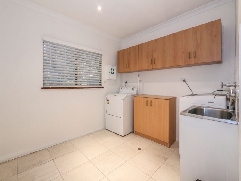 17 Judith Road, Wattle Grove WA 6107