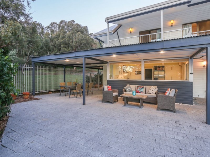 17 Judith Road, Wattle Grove WA 6107