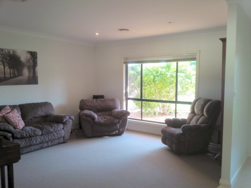 13 Dussin Street, Griffith NSW 2680