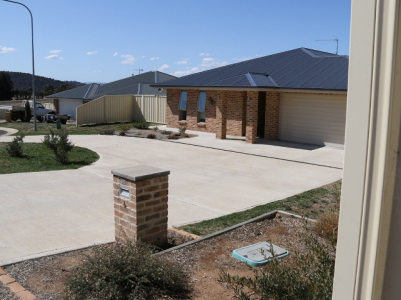 4 Poole Pl, Cooma NSW 2630