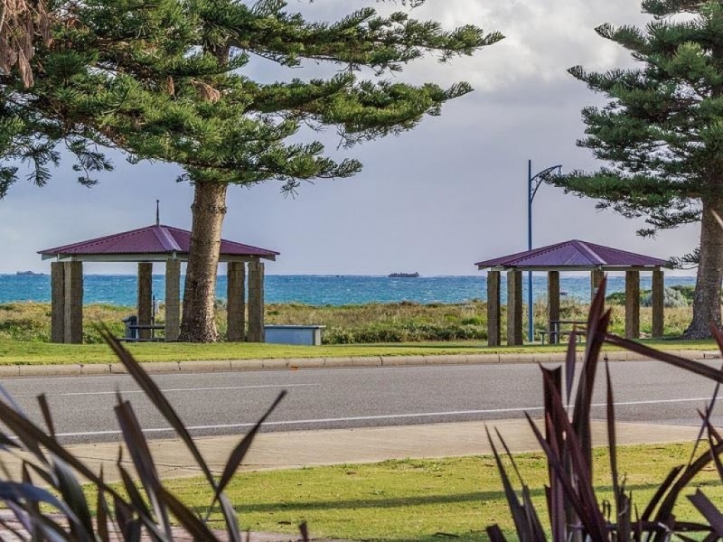 1/216 Arcadia Drive, Safety Bay WA 6169