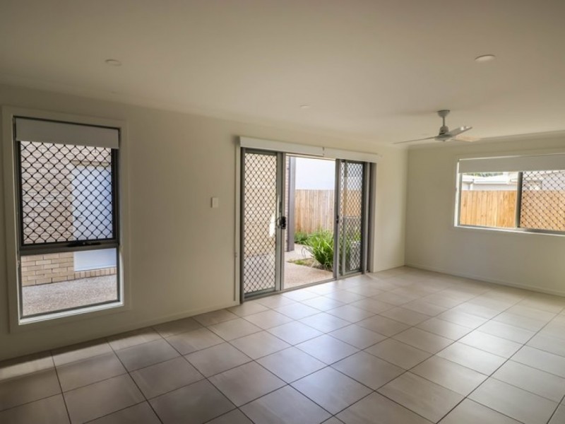 1/77 Lamington Drive, Redbank Plains QLD 4301