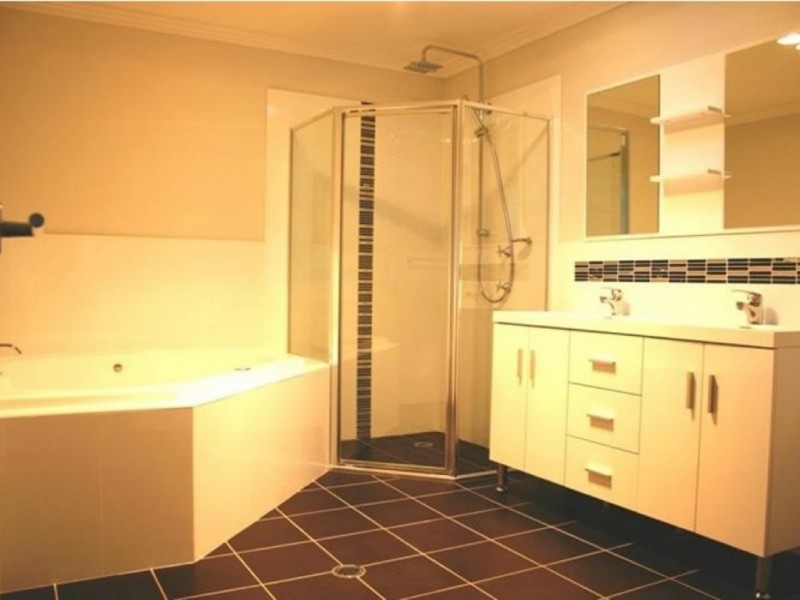 8 Istana Street, Campbelltown NSW 2560