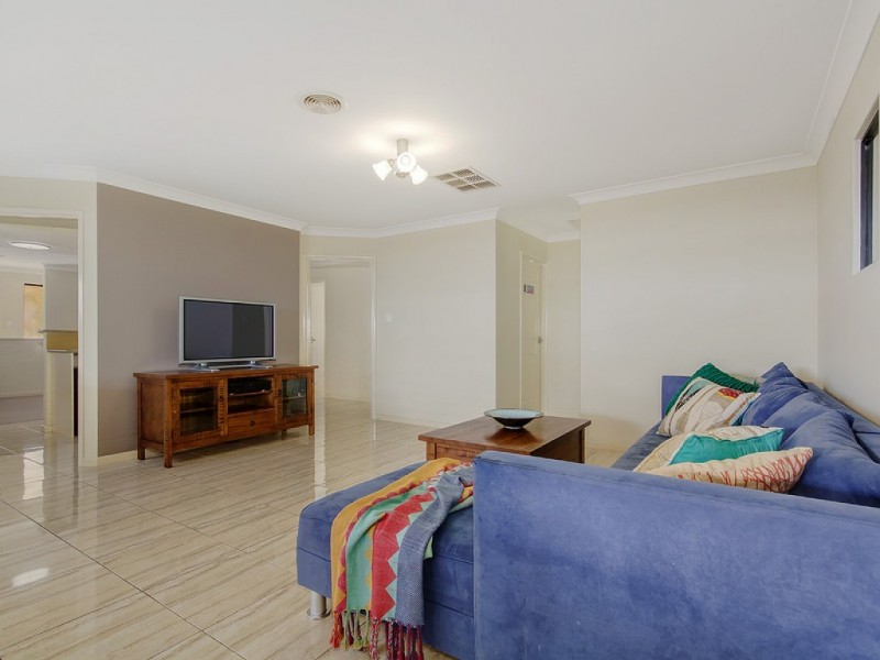 4 Elderberry Circle, Halls Head WA 6210