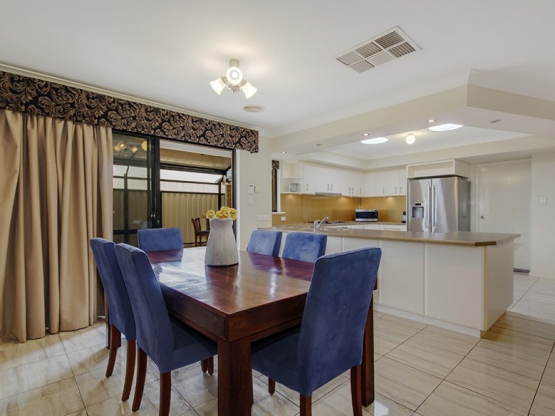 4 Elderberry Circle, Halls Head WA 6210