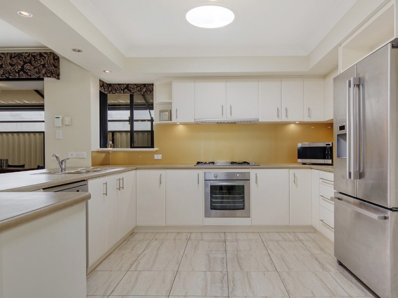 4 Elderberry Circle, Halls Head WA 6210