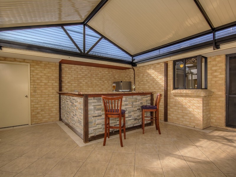 4 Elderberry Circle, Halls Head WA 6210