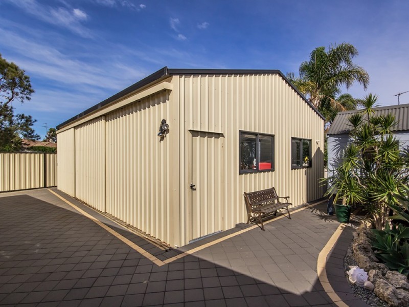 4 Elderberry Circle, Halls Head WA 6210