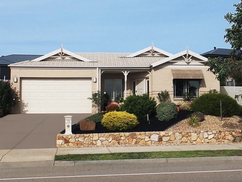 113 Jackson Drive, Drouin VIC 3818