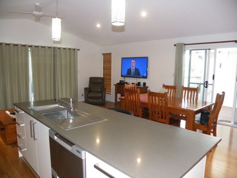 64 Bellambi Street, Toogoolawah QLD 4313