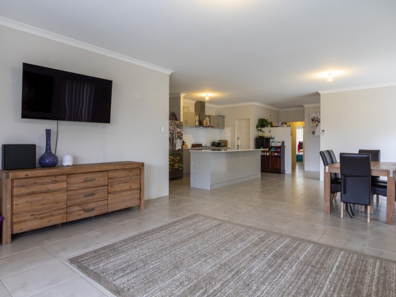 37 Gutmann Parkway, Dalyellup WA 6230