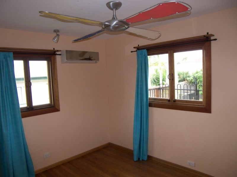 4 Sandralee Street, Brighton QLD 4017