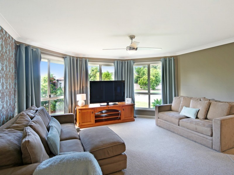 2 Lockyer Place, Pelican Waters QLD 4551