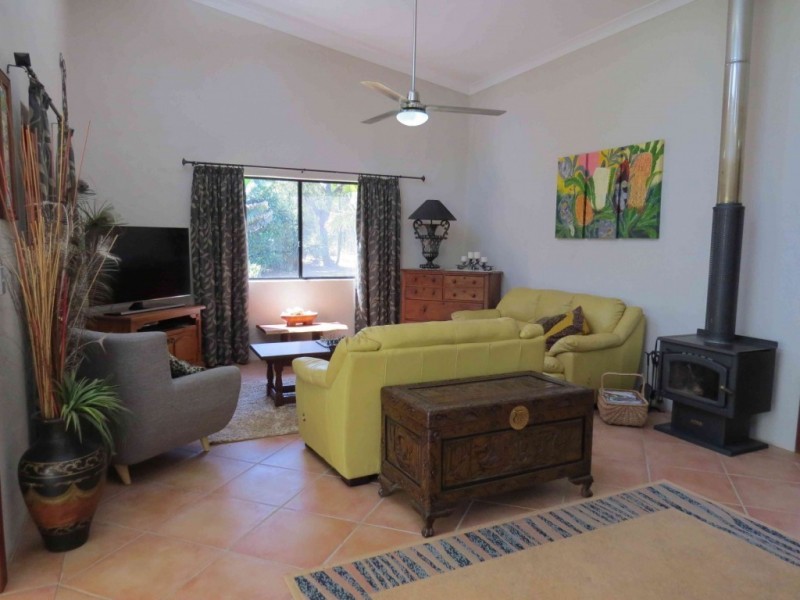 230 Lindy Drive, Rules Beach QLD 4674